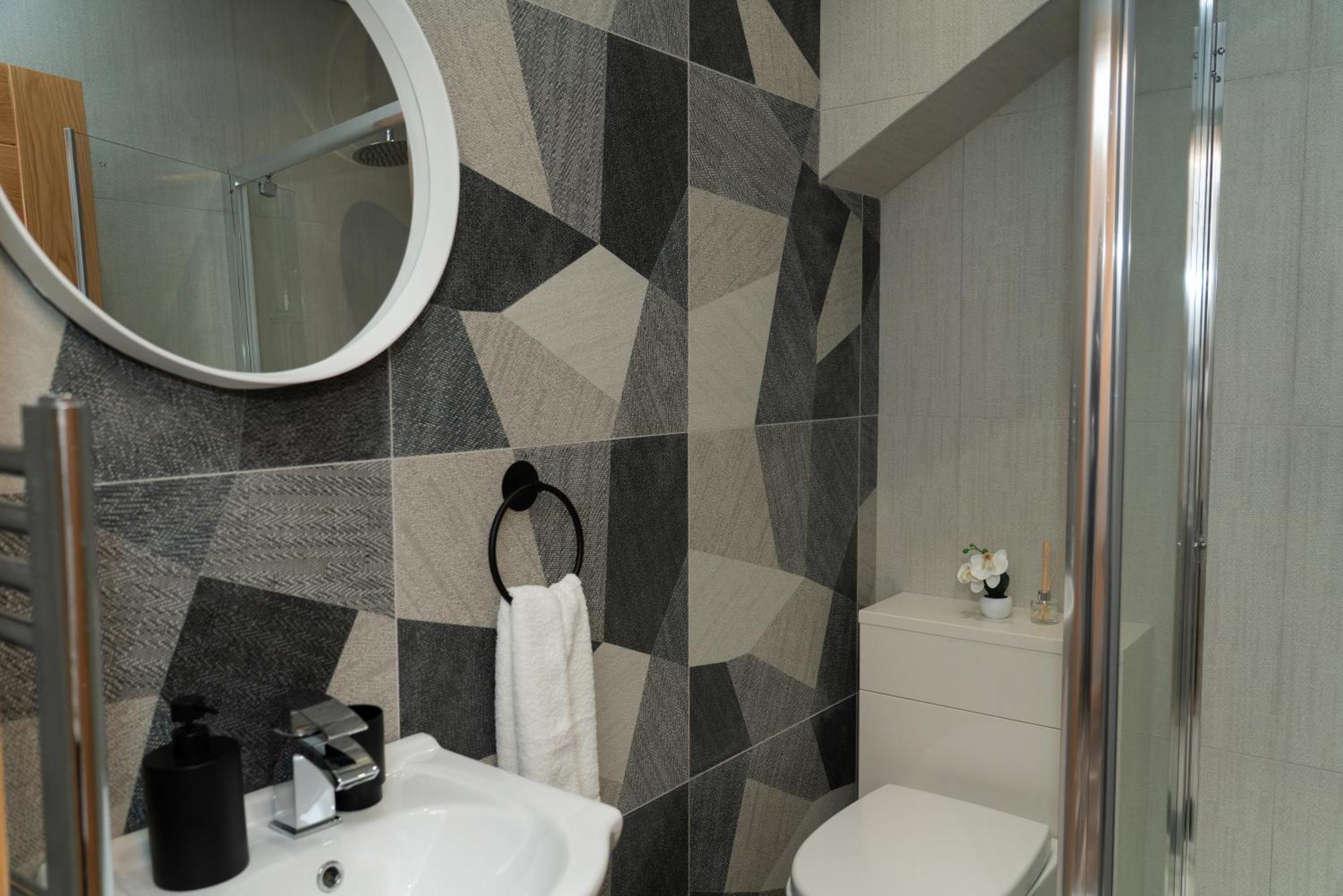 Double Bedroom Near Etihad And Coop Live With Free Parking, Shared Kitchen & Bathroom - Including Free 1-Hour Early Check-In Or Late Check-Out For Bookings Until July 曼彻斯特 外观 照片